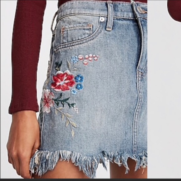 Express Dresses & Skirts - EXPRESS•EMBROIDERED FLORAL FRAY HEM JEAN SKIRT
